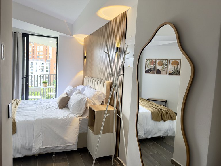 Loft moderno con balcón • Cerca de Plaza Mayor