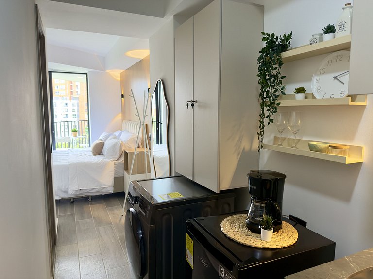 Loft moderno con balcón • Cerca de Plaza Mayor