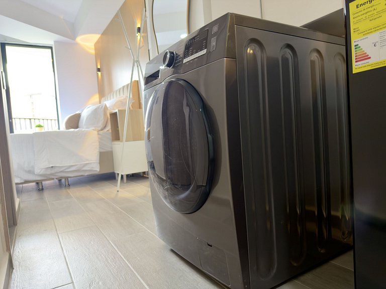 Loft moderno con balcón • Cerca de Plaza Mayor